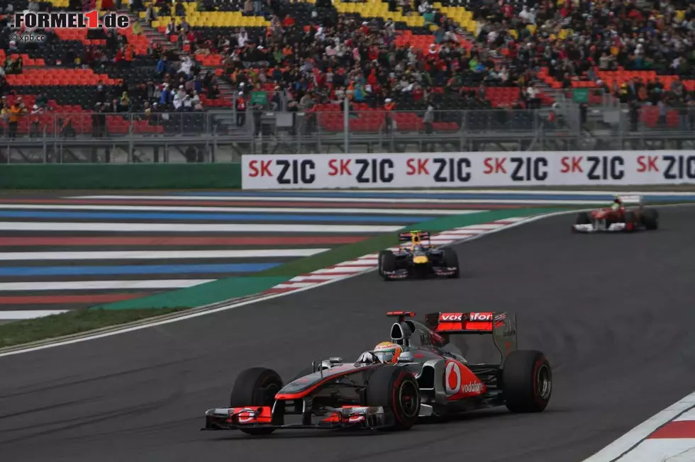The Guardian (Großbritannien): "Sebastian Vettel holte sich den Sieg beim Großen Preis von Südkorea. Aber es war die Leistung von Lewis Hamilton, der die meiste Aufmerksamkeit galt. Vettel hatte ganz vorne keine Probleme - die Action passierte hinter ihm, wo Hamilton, der von der Pole gestartet war, ein großartiges Rennen fuhr und auf Platz zwei kam." Foto zur News: The Guardian (Großbritannien): "Sebastian Vettel holte sich den Sieg beim Großen Preis von Südkorea. Aber es war die Leistung von Lewis Hamilton, der die meiste Aufmerksamkeit galt. Vettel hatte ganz vorne keine Probleme - die Action passierte hinter ihm, wo Hamilton, der von der Pole gestartet war, ein großartiges Rennen fuhr und auf Platz zwei kam."