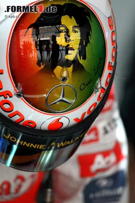 Das Konterfei von Reggae-King Bob Marley zierte den Helm von Lewis Hamilton. Inschrift: "One Love". Ein Hinweis auf den Liebeskummer, den der McLaren-Pilot seit der Trennung von Nicole Scherzinger durchmacht? Foto zur News: Das Konterfei von Reggae-King Bob Marley zierte den Helm von Lewis Hamilton. Inschrift: "One Love". Ein Hinweis auf den Liebeskummer, den der McLaren-Pilot seit der Trennung von Nicole Scherzinger durchmacht?