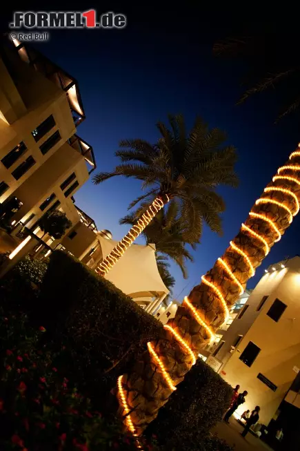 Foto zur News: Alleine das pompöse Fahrerlager zeigt schon: Abu Dhabi ist ein Grand Prix wie aus 1.000 und einer Nacht!