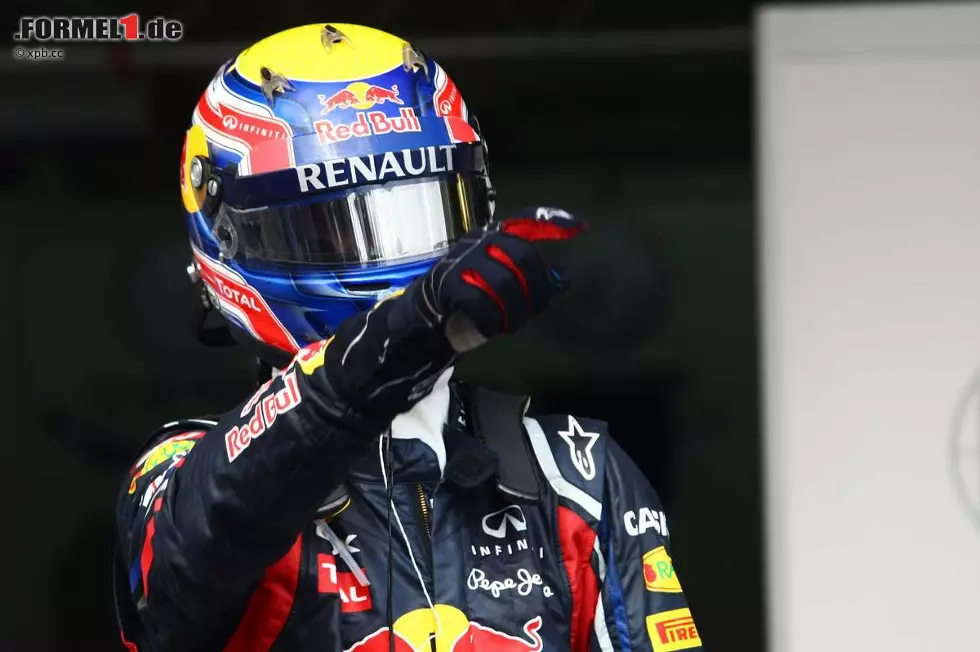 Kurier (Österreich): "Es war ein versöhnlicher Abschluss einer verpatzten Saison. Heuer hatte Mark Webber nicht den Funken einer Chance gegen seinen Red-Bull-Teamkollegen Sebastian Vettel gehabt. Doch am Sonntag gewann der Australier den Grand Prix von Brasilien, begünstigt durch technische Probleme bei seinem Teamkollegen." Foto zur News: Kurier (Österreich): "Es war ein versöhnlicher Abschluss einer verpatzten Saison. Heuer hatte Mark Webber nicht den Funken einer Chance gegen seinen Red-Bull-Teamkollegen Sebastian Vettel gehabt. Doch am Sonntag gewann der Australier den Grand Prix von Brasilien, begünstigt durch technische Probleme bei seinem Teamkollegen."