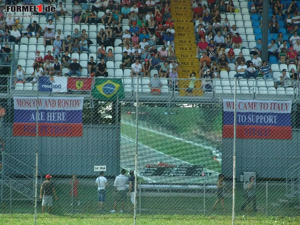 Foto zur News: Von wegen nur Tifosi auf den Tribünen: Diese Fangruppe kam sogar extra aus Moskau angereist ...
