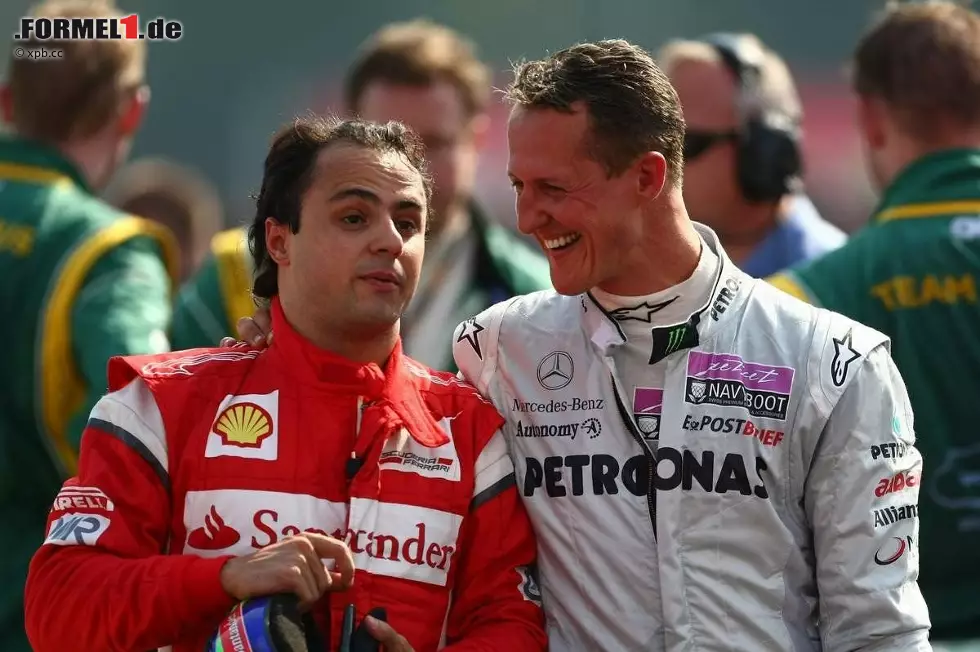 Gemeinsame Ferrari-Vergangenheit, unterschiedliche Rennerlebnisse: Felipe Massa (Platz 6) und Michael Schumacher (Platz 5). Deutlich zu erkennen, wem das Rennen in Italien mehr Spaß gemacht hat. Foto zur News: Gemeinsame Ferrari-Vergangenheit, unterschiedliche Rennerlebnisse: Felipe Massa (Platz 6) und Michael Schumacher (Platz 5). Deutlich zu erkennen, wem das Rennen in Italien mehr Spaß gemacht hat.
