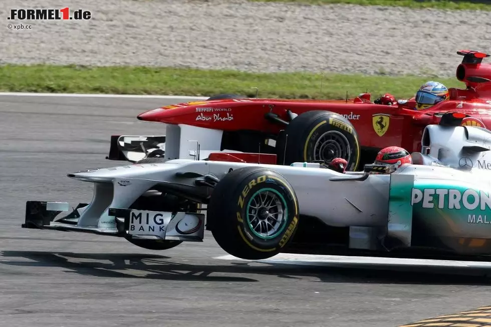 Richtig schnell unterwegs war am Wochenende Michael Schumacher. Hier deutlich zu sehen: Der Rekordweltmeister flog förmlich um den Kurs in Monza. Foto zur News: Richtig schnell unterwegs war am Wochenende Michael Schumacher. Hier deutlich zu sehen: Der Rekordweltmeister flog förmlich um den Kurs in Monza.