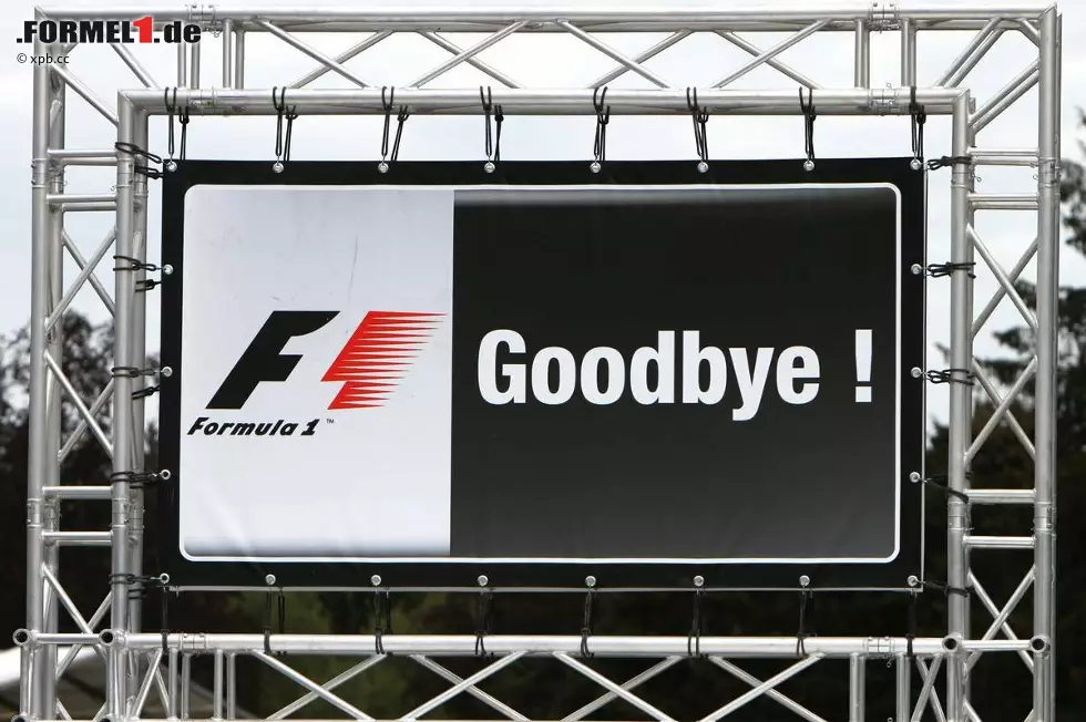 Foto zur News: Viele Fans freuen sich - ebenso wie alle Formel-1-Fahrer - auf das nächste Rennen in Spa-Francorchamps. Die Reise der Königsklasse durch das Jahr 2011 geht in knapp zwei Wochen auf der legendären Highspeedstrecke im italienischen Monza weiter.