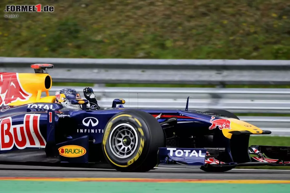 Q wie Qualifikation, Vettels Domäne, in zwölf von 15 Rennen fuhr Vettel in diesem Jahr auf die Pole-Position Foto zur News: Q wie Qualifikation, Vettels Domäne, in zwölf von 15 Rennen fuhr Vettel in diesem Jahr auf die Pole-Position