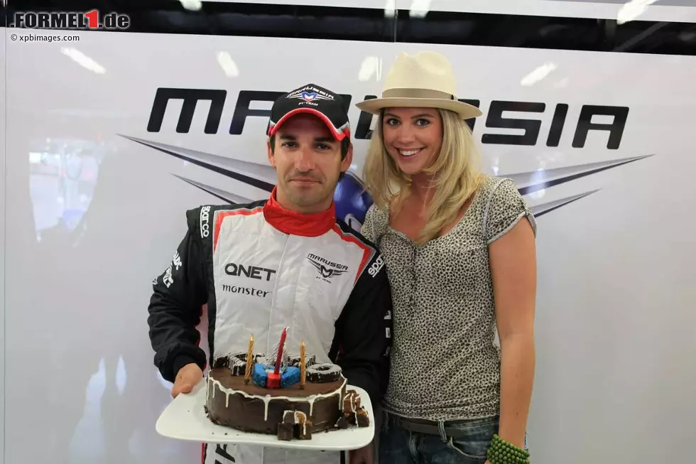 Happy Birthday, Timo! Timo Glock belohnte sich an seinem 30. Geburtstag mit einer unerwarteten Zielankunft und Platz 14. Erste Gratulantin: Freundin Isabell Reis, eine ehemalige Bewerberin bei Heidi Klums "Germany's next Topmodel". Foto zur News: Happy Birthday, Timo! Timo Glock belohnte sich an seinem 30. Geburtstag mit einer unerwarteten Zielankunft und Platz 14. Erste Gratulantin: Freundin Isabell Reis, eine ehemalige Bewerberin bei Heidi Klums "Germany's next Topmodel".