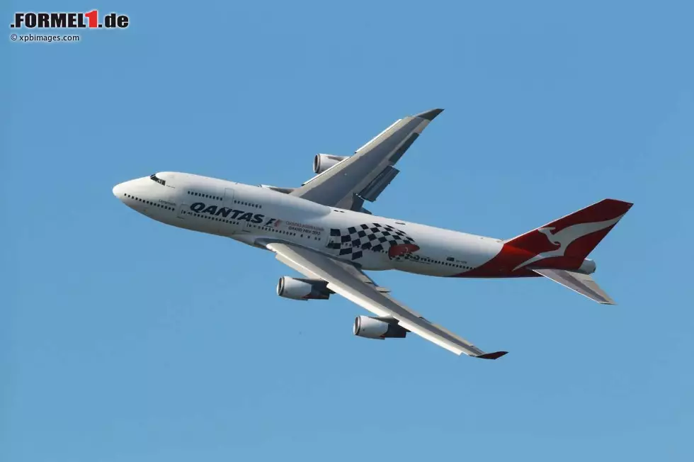 ... oder aber auch der neueste Jet von Grand-Prix-Hauptsponsor Qantas. "Mir wird immer ganz mulmig, wenn die so tief fliegen", sagt Formel-1-Experte Marc Surer. Foto zur News: ... oder aber auch der neueste Jet von Grand-Prix-Hauptsponsor Qantas. "Mir wird immer ganz mulmig, wenn die so tief fliegen", sagt Formel-1-Experte Marc Surer.