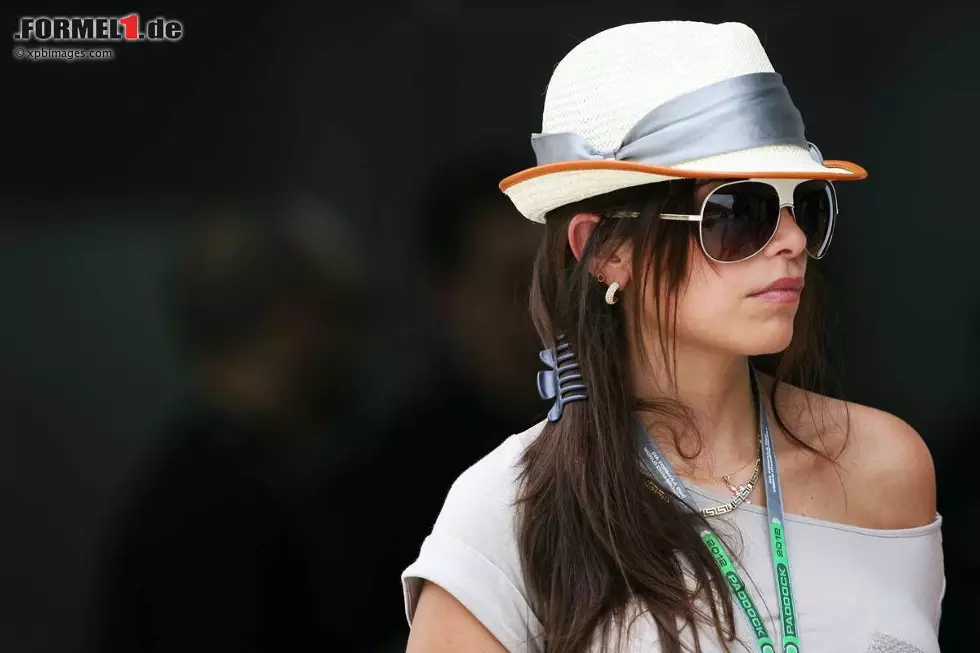 Foto zur News: Pastor Maldonado mag zwar nicht Weltmeister sein, aber seine Freundin Gabriella Tarkany hätte auf jeden Fall das Zeug zur "First Lady" der Formel 1.