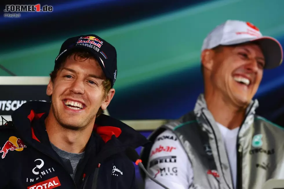 So viel Spaß können Pressekonferenzen machen: Sebastian Vettel und Michael Schumacher, Konkurrenten auf der Rennstrecke, aber privat seit Jahren befreundet. Foto zur News: So viel Spaß können Pressekonferenzen machen: Sebastian Vettel und Michael Schumacher, Konkurrenten auf der Rennstrecke, aber privat seit Jahren befreundet.