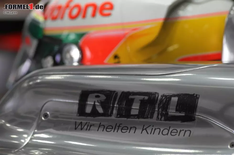 Selbst Mobilfunker Vodafone öffnet seine Taschen für einen guten Zweck und stellt die Werbefläche auf dem McLaren für den RTL-Spendenmarathon zur Verfügung. Foto zur News: Selbst Mobilfunker Vodafone öffnet seine Taschen für einen guten Zweck und stellt die Werbefläche auf dem McLaren für den RTL-Spendenmarathon zur Verfügung.