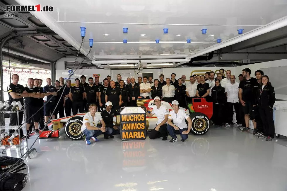 Die Genesungswünsche des spanischen HRT-Teams an Landsfrau Maria de Villota scheinen Früchte zu tragen: Die Marussia-Testfahrerin, die bei einem schweren Unfall in Duxford ein Auge verloren hat, befindet sich wieder in ihrem Heimatland. Foto zur News: Die Genesungswünsche des spanischen HRT-Teams an Landsfrau Maria de Villota scheinen Früchte zu tragen: Die Marussia-Testfahrerin, die bei einem schweren Unfall in Duxford ein Auge verloren hat, befindet sich wieder in ihrem Heimatland.
