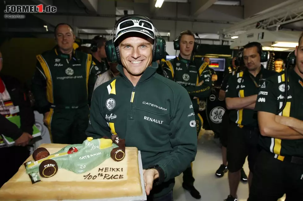 Während McLaren den 100. Grand Prix von Lewis Hamilton zu Tode schwieg, schenkte Caterham Heikki Kovalainen eine Torte - und das, obwohl man dem Finnen Wechselgelüste in Richtung Sauber nachsagt. Foto zur News: Während McLaren den 100. Grand Prix von Lewis Hamilton zu Tode schwieg, schenkte Caterham Heikki Kovalainen eine Torte - und das, obwohl man dem Finnen Wechselgelüste in Richtung Sauber nachsagt.