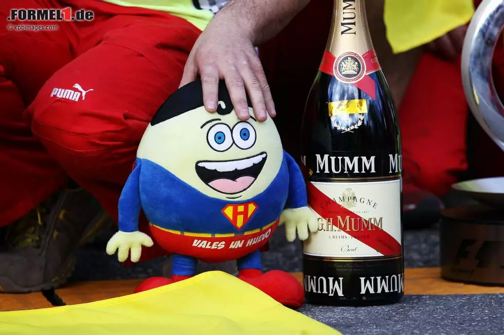 Aber wirklich Glück brachte an diesem Wochenende nur das Stofftier von Sieger Fernando Alonso. Foto zur News: Aber wirklich Glück brachte an diesem Wochenende nur das Stofftier von Sieger Fernando Alonso.