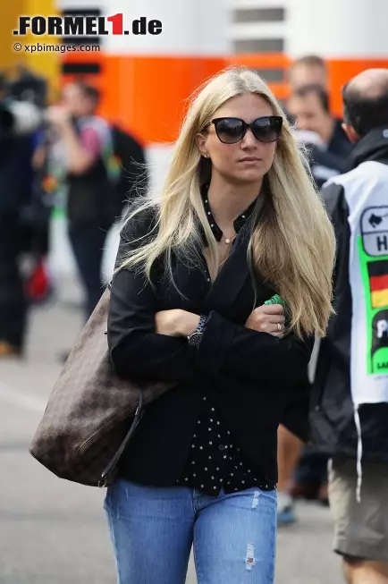 Wenn wir schon bei den Williams-Frauen sind: Bruno Senna brachte seine Freundin Charlotte Evans, eine Britin, nach Hockenheim mit. Die Blondine hat erst kürzlich ihren Uni-Abschluss gemacht. Foto zur News: Wenn wir schon bei den Williams-Frauen sind: Bruno Senna brachte seine Freundin Charlotte Evans, eine Britin, nach Hockenheim mit. Die Blondine hat erst kürzlich ihren Uni-Abschluss gemacht.