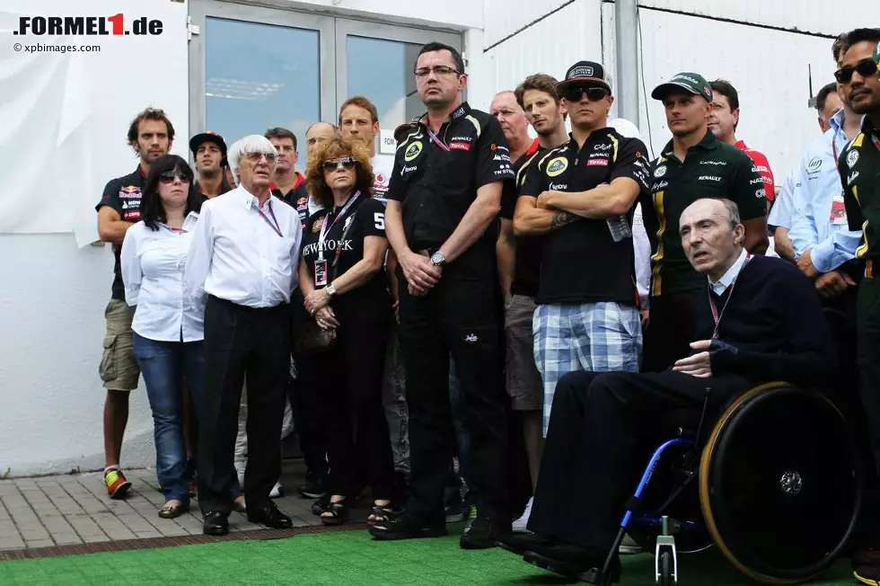 Gedenkminute für Tamas Frank, den Anfang Juni im Alter von 65 Jahren verstorbenen Chefpromoter des Grand Prix von Ungarn. Frank pflegte exzellente Beziehungen zu Bernie Ecclestone und brachte mit dem Ungarn Zsolt Baumgartner und dem Österreicher Patrick Friesacher als Manager zwei Fahrer in die Formel 1. Foto zur News: Gedenkminute für Tamas Frank, den Anfang Juni im Alter von 65 Jahren verstorbenen Chefpromoter des Grand Prix von Ungarn. Frank pflegte exzellente Beziehungen zu Bernie Ecclestone und brachte mit dem Ungarn Zsolt Baumgartner und dem Österreicher Patrick Friesacher als Manager zwei Fahrer in die Formel 1.