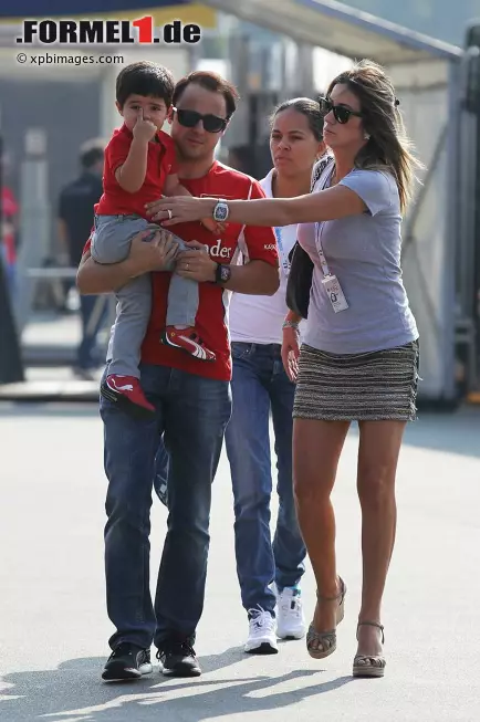 Foto zur News: Felipe und Raffaela Massa mit ihrem ganzen Stolz, Felipe jun.