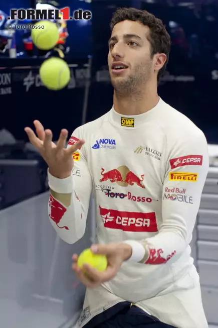 Ob Ricciardo mit Tennisbällen jongliert, um sich überflüssige Pfunde abzutrainieren? Fakt ist: Jonglieren ist eine beliebte Koordinationsübung für Leistungssportler. Foto zur News: Ob Ricciardo mit Tennisbällen jongliert, um sich überflüssige Pfunde abzutrainieren? Fakt ist: Jonglieren ist eine beliebte Koordinationsübung für Leistungssportler.