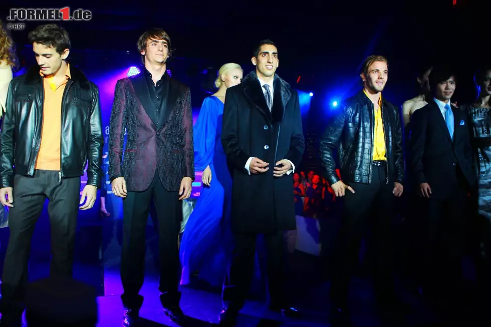 Bei der Amber-Lounge-Fashion-Show dürfen die Testfahrer der Formel 1 einmal in die erste Reihe vor: Jules Bianchi (Force India), Esteban Gutierrez (Sauber), Sebastien Buemi (Red Bull), Dani Clos und Qing-Hua Ma (HRT) machen auf dem Laufsteg gute Figur. Foto zur News: Bei der Amber-Lounge-Fashion-Show dürfen die Testfahrer der Formel 1 einmal in die erste Reihe vor: Jules Bianchi (Force India), Esteban Gutierrez (Sauber), Sebastien Buemi (Red Bull), Dani Clos und Qing-Hua Ma (HRT) machen auf dem Laufsteg gute Figur.