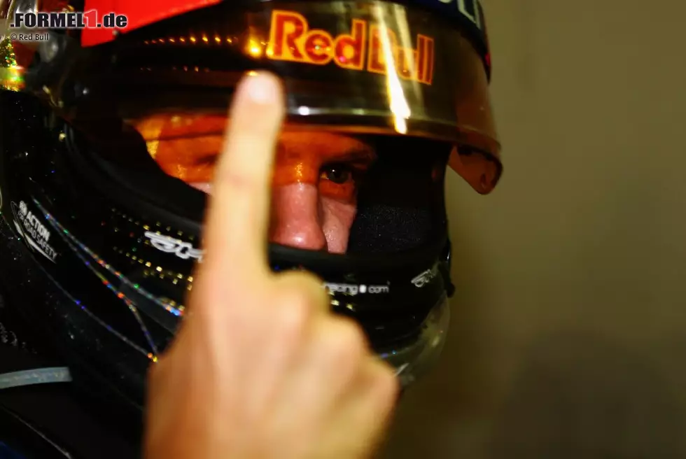La Repubblica (Italien): "Vettel siegte nicht mehr seit dem Grand Prix von Bahrain. Aber sein hysterischer Finger und sein exaltiertes Geschrei hatten uns überhaupt nicht gefehlt. Und man muss ehrlich sein: Wenn sich Hamilton nicht zurückgezogen hätte, hätte er auch niemals gewonnen." Foto zur News: La Repubblica (Italien): "Vettel siegte nicht mehr seit dem Grand Prix von Bahrain. Aber sein hysterischer Finger und sein exaltiertes Geschrei hatten uns überhaupt nicht gefehlt. Und man muss ehrlich sein: Wenn sich Hamilton nicht zurückgezogen hätte, hätte er auch niemals gewonnen."