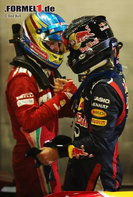 Neue Zürcher Zeitung (Schweiz): "Die Durststrecke von Sebastian Vettel hat ein Ende. Alonso hielt sich geschickt aus allen Rangeleien heraus und frönte als Dritter erneut der Hamster-Taktik. Nun deutet vieles auf eine Neuauflage des Duells von 2010 hin: Alonso gegen Vettel, Ferrari gegen Red Bull." Foto zur News: Neue Zürcher Zeitung (Schweiz): "Die Durststrecke von Sebastian Vettel hat ein Ende. Alonso hielt sich geschickt aus allen Rangeleien heraus und frönte als Dritter erneut der Hamster-Taktik. Nun deutet vieles auf eine Neuauflage des Duells von 2010 hin: Alonso gegen Vettel, Ferrari gegen Red Bull."