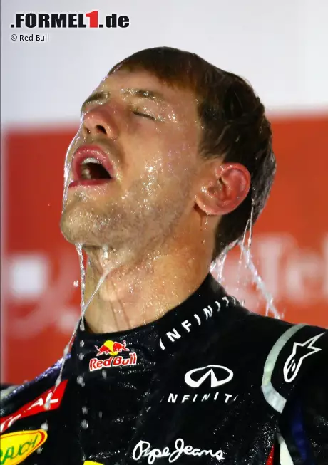 Corriere dello Sport (Italien): "Vettel beendet seine längste Fastenzeit, Sebastian ist wieder auf dem Podium. Vettel ist der einzige Pilot, der zwei Mal in Serie beim Grand Prix in Singapur gewonnen hat. Ist ein Stern wieder zurück?" Foto zur News: Corriere dello Sport (Italien): "Vettel beendet seine längste Fastenzeit, Sebastian ist wieder auf dem Podium. Vettel ist der einzige Pilot, der zwei Mal in Serie beim Grand Prix in Singapur gewonnen hat. Ist ein Stern wieder zurück?"