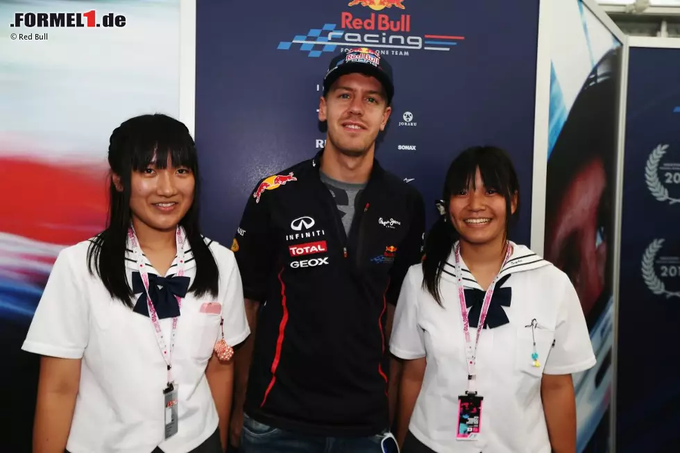 So eines hatte natürlich auch - wie könnte es anders sein - Sebastian Vettel. Designen ließ er es von japanischen Studentinnen, bei denen er sich persönlich für die Inspiration bedankte. Foto zur News: So eines hatte natürlich auch - wie könnte es anders sein - Sebastian Vettel. Designen ließ er es von japanischen Studentinnen, bei denen er sich persönlich für die Inspiration bedankte.