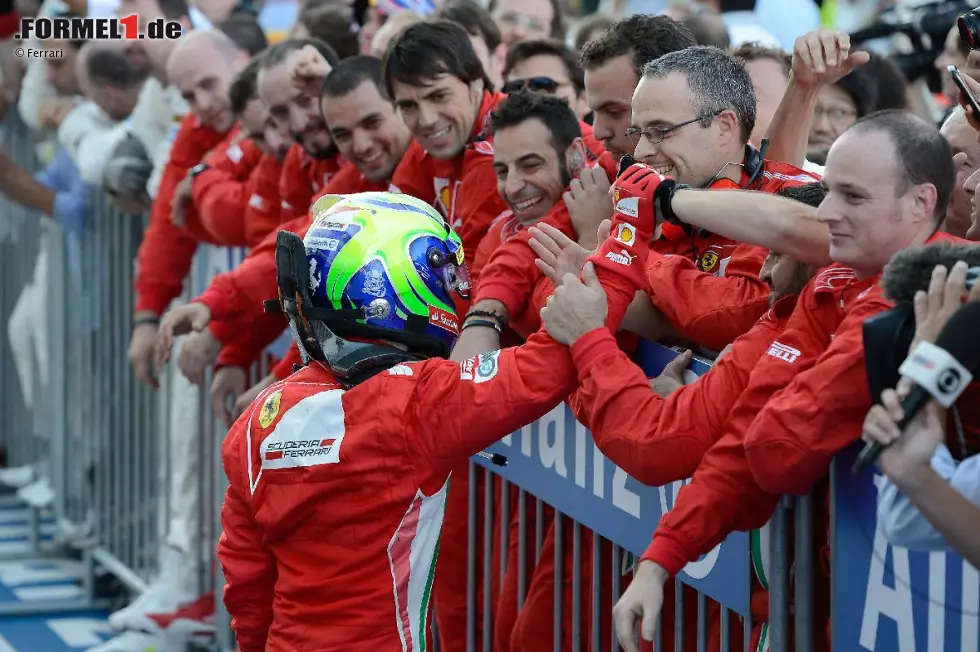 Corriere dello Sport (Italien): "Vettel ohne Rivalen in Suzuka. Vettel ist perfekt, wenn er von der Spitze des Feldes wegfahren kann. Ferrari erschaudert vor dem Ausfall Alonsos. Auch Massas zweiter Platz kann die Enttäuschung nicht kompensieren." Foto zur News: Corriere dello Sport (Italien): "Vettel ohne Rivalen in Suzuka. Vettel ist perfekt, wenn er von der Spitze des Feldes wegfahren kann. Ferrari erschaudert vor dem Ausfall Alonsos. Auch Massas zweiter Platz kann die Enttäuschung nicht kompensieren."
