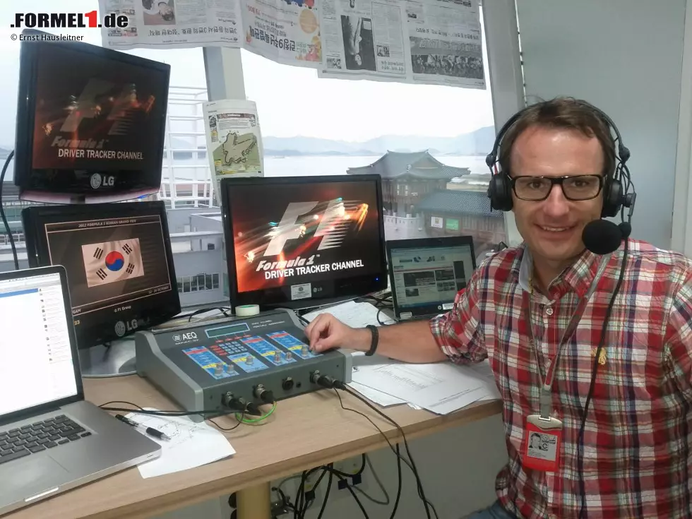Welcome back, Ernstl! Kollege Hausleitner vom ORF ist nach überstandener Darmentzündung wieder voll genesen und feierte in Südkorea ein "Vor-Ort-Comeback". Ohne seinen gewohnten Co-Kommentator Alexander Wurz, der in Fuji (beim Heimspiel seines Toyota-Teams) ein Langstrecken-WM-Rennen zu gewinnen hatte, dafür aber wie immer mit der besten Motorsport-Seite im Internet als Recherchehilfe: Motorsport-Total.com. Foto zur News: Welcome back, Ernstl! Kollege Hausleitner vom ORF ist nach überstandener Darmentzündung wieder voll genesen und feierte in Südkorea ein "Vor-Ort-Comeback". Ohne seinen gewohnten Co-Kommentator Alexander Wurz, der in Fuji (beim Heimspiel seines Toyota-Teams) ein Langstrecken-WM-Rennen zu gewinnen hatte, dafür aber wie immer mit der besten Motorsport-Seite im Internet als Recherchehilfe: Motorsport-Total.com.
