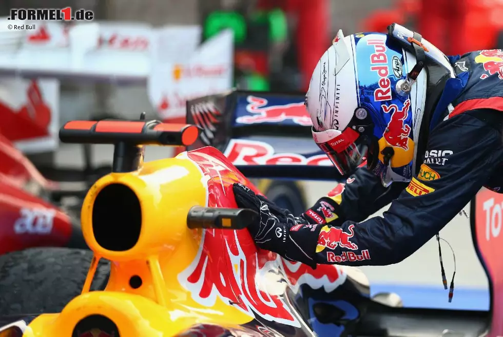 Foto zur News: The Sun (Großbritannien): "Vettel fährt auf die Pole-Position zum Ruhm. Der Deutsche holte aus den letzten drei Rennen die maximale Punktzahl und ist seinem dritten Titel in Serie ganz nah."
