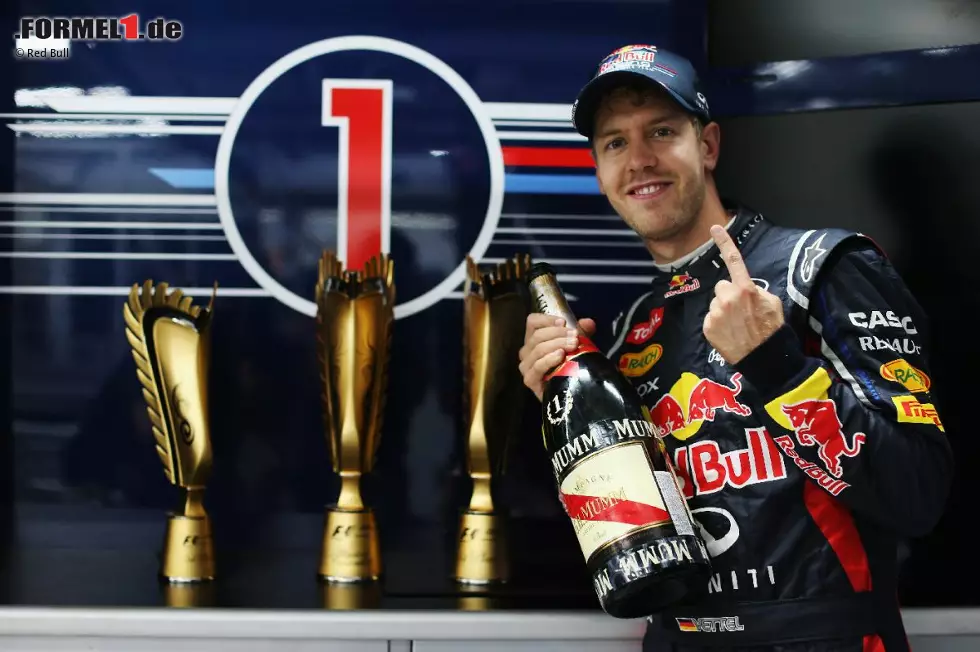 Corriere dello Sport (Italien): "Vettel ohne Rivalen, Alonso jagt nur noch hinterher. Vettel zwingt der Formel 1 wieder einmal sein Gesetz auf. Sebastian feiert seinen 25. Sieg im 97. Rennen und erreicht Spitzenleistungen wie Jim Clark und Niki Lauda. Ferrari ist in guter Form, doch Red Bull hat Riesenfortschritte gemacht. Vettel hat das beste Auto, Alonso das beste Team. Doch um diesen WM-Titel zu erobern, braucht man das beste Auto und das beste Team." Foto zur News: Corriere dello Sport (Italien): "Vettel ohne Rivalen, Alonso jagt nur noch hinterher. Vettel zwingt der Formel 1 wieder einmal sein Gesetz auf. Sebastian feiert seinen 25. Sieg im 97. Rennen und erreicht Spitzenleistungen wie Jim Clark und Niki Lauda. Ferrari ist in guter Form, doch Red Bull hat Riesenfortschritte gemacht. Vettel hat das beste Auto, Alonso das beste Team. Doch um diesen WM-Titel zu erobern, braucht man das beste Auto und das beste Team."