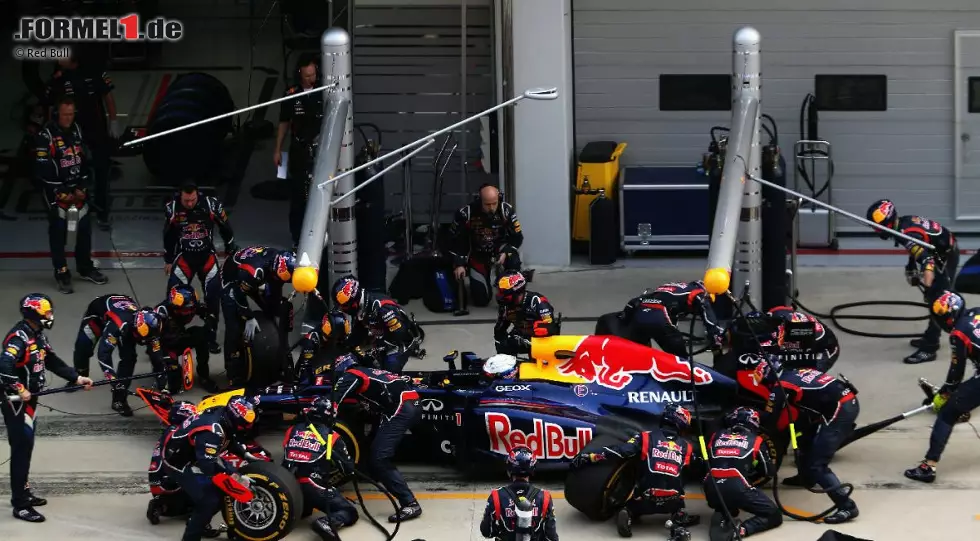 La Stampa (Italien): "Vettel bestreitet das perfekte Rennen und überholt Alonso. Sebastian profitiert von einem perfektem Auto und einem perfekten Team, das wochenlang Tag und Nacht gearbeitet hat, um ihm ein konkurrenzfähiges Auto zu sichern. Jetzt muss Ferrari hart kämpfen, um weiterhin im Rennen zu bleiben." Foto zur News: La Stampa (Italien): "Vettel bestreitet das perfekte Rennen und überholt Alonso. Sebastian profitiert von einem perfektem Auto und einem perfekten Team, das wochenlang Tag und Nacht gearbeitet hat, um ihm ein konkurrenzfähiges Auto zu sichern. Jetzt muss Ferrari hart kämpfen, um weiterhin im Rennen zu bleiben."