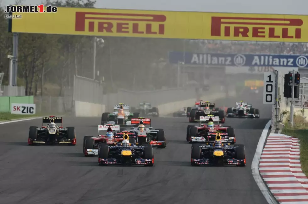 La Repubblica (Italien): "Vettel bestreitet sein Rennen, als würde er Kaffee trinken. Nach einem tollen Start überholt er Webber und fährt allein dem Podium entgegen. Einfach, nicht wahr? Alonso kann seine Enttäuschung nicht verbergen. Das Rad hat sich gedreht, Red Bull hat Ferrari überholt, jetzt muss Alonso Sebastian nachrennen. Alonso, der einen riesigen Vorsprung hatte, muss wieder bei null anfangen und vier Rennen vor dem Ende um den Sieg kämpfen." Foto zur News: La Repubblica (Italien): "Vettel bestreitet sein Rennen, als würde er Kaffee trinken. Nach einem tollen Start überholt er Webber und fährt allein dem Podium entgegen. Einfach, nicht wahr? Alonso kann seine Enttäuschung nicht verbergen. Das Rad hat sich gedreht, Red Bull hat Ferrari überholt, jetzt muss Alonso Sebastian nachrennen. Alonso, der einen riesigen Vorsprung hatte, muss wieder bei null anfangen und vier Rennen vor dem Ende um den Sieg kämpfen."