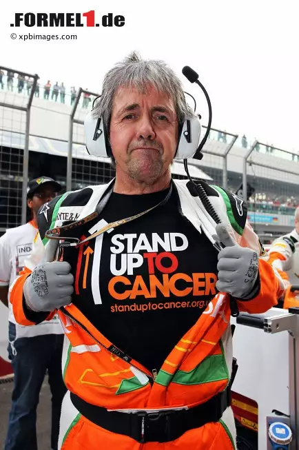 "Stand up to Cancer": Dieser Force-India-Mechaniker engagiert sich für den Kampf gegen Krebs. Eine Botschaft, die zu verbreiten wir gerne bereit sind! Foto zur News: "Stand up to Cancer": Dieser Force-India-Mechaniker engagiert sich für den Kampf gegen Krebs. Eine Botschaft, die zu verbreiten wir gerne bereit sind!