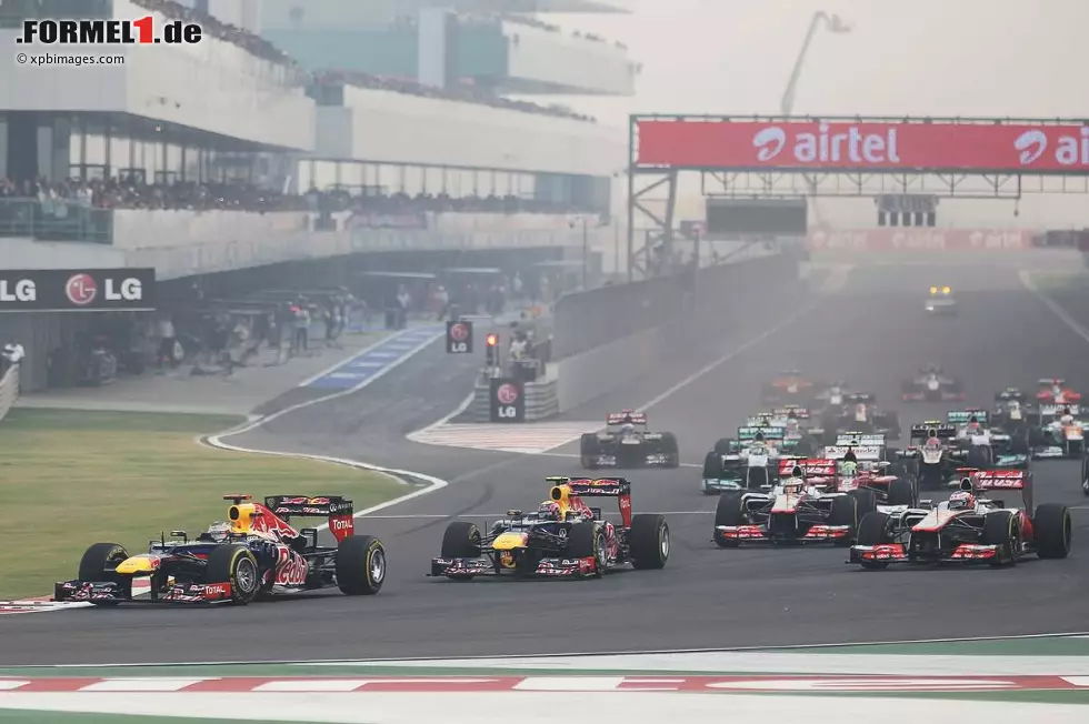 Foto zur News: Neue Zürcher Zeitung (Schweiz): "Formel Vettel. Start, Stopp, Sieg. So etwa ist im Schnelldurchlauf das zu beschreiben, was Sebastian Vettel und Red Bull momentan in der Formel 1 gelingt. Alonso hat vom fünften Startplatz aus die größtmögliche Schadensbegrenzung geschafft."