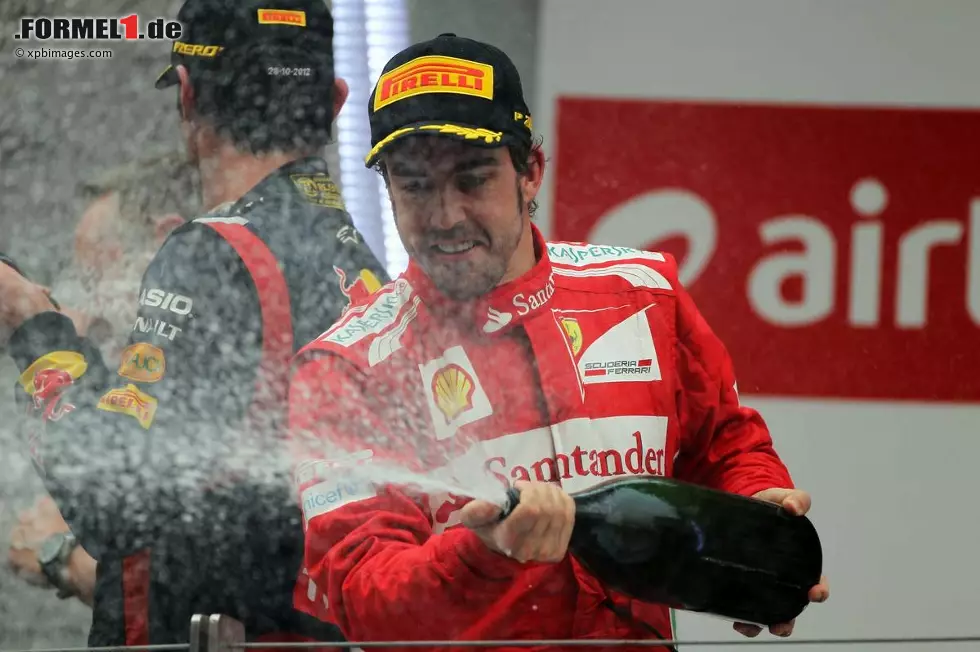 Marca (Spanien): "Für Alonso ist noch alles möglich. Alonsos Einstellung zeigt: 'Ich werde niemals aufgeben'. Die 13 Punkte Vorsprung lassen Vettel nicht durchatmen." Foto zur News: Marca (Spanien): "Für Alonso ist noch alles möglich. Alonsos Einstellung zeigt: 'Ich werde niemals aufgeben'. Die 13 Punkte Vorsprung lassen Vettel nicht durchatmen."
