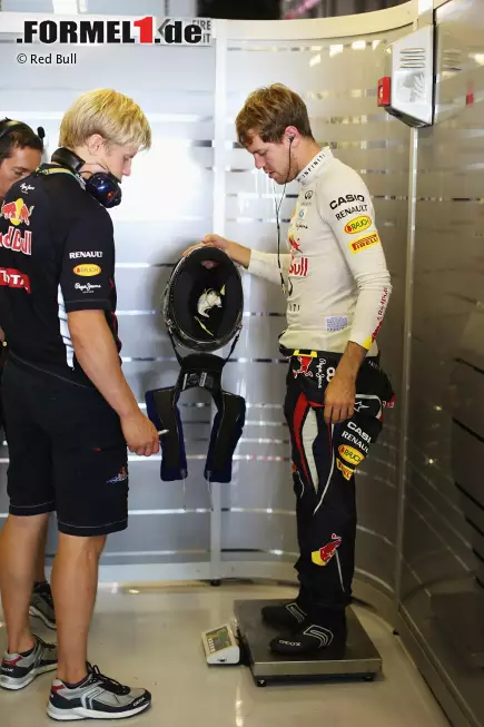 Sebastian Vettel darf sich ohnehin nicht zu viel auf die Rippen futtern, schließlich kostet bei den Formel-1-Stars jedes Gramm Zusatzgewicht Performance. Foto zur News: Sebastian Vettel darf sich ohnehin nicht zu viel auf die Rippen futtern, schließlich kostet bei den Formel-1-Stars jedes Gramm Zusatzgewicht Performance.