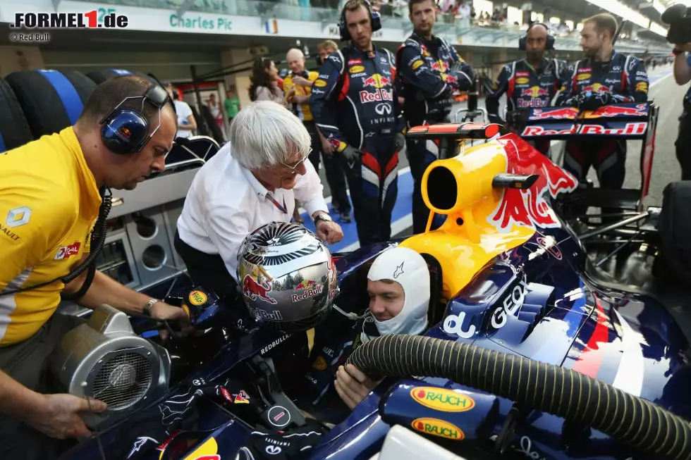 Das ließen die FIA-Rennkommissare nicht durchgehen und versetzten ihn auf den letzten Startplatz, genau wie in Barcelona Lewis Hamilton. Zumindest kam Vettels Backgammon-Kumpel Bernie Ecclestone vor dem Start an die Boxenausfahrt, um ihm alles Gute zu wünschen. Mit Erfolg: Vettel startete die sechstbeste Aufholjagd der Grand-Prix-Geschichte und wurde noch Dritter. Foto zur News: Das ließen die FIA-Rennkommissare nicht durchgehen und versetzten ihn auf den letzten Startplatz, genau wie in Barcelona Lewis Hamilton. Zumindest kam Vettels Backgammon-Kumpel Bernie Ecclestone vor dem Start an die Boxenausfahrt, um ihm alles Gute zu wünschen. Mit Erfolg: Vettel startete die sechstbeste Aufholjagd der Grand-Prix-Geschichte und wurde noch Dritter.