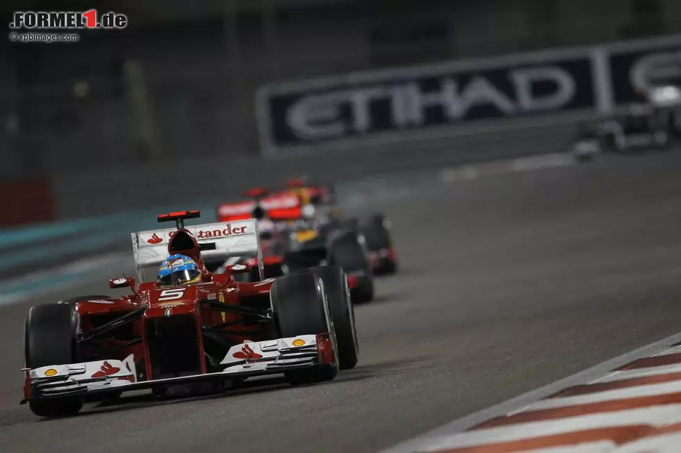 Corriere della Sera (Italien): "Im schönsten Grand Prix der Saison bestreitet Vettel ein spektakuläres Rennen, in dem er vom letzten bis zum dritten Platz aufholt. Ferrari ist nicht zu enttäuscht: Drei Punkte sind immer nützlich. Die Wunderwaffe bleibt für Maranello Starpilot Alonso, der in Texas den Unterschied machen kann, auf einer Rennbahn, die keiner kennt. Der Spanier erwartet keine Wunder, doch der Titel ist noch nicht verraucht." Foto zur News: Corriere della Sera (Italien): "Im schönsten Grand Prix der Saison bestreitet Vettel ein spektakuläres Rennen, in dem er vom letzten bis zum dritten Platz aufholt. Ferrari ist nicht zu enttäuscht: Drei Punkte sind immer nützlich. Die Wunderwaffe bleibt für Maranello Starpilot Alonso, der in Texas den Unterschied machen kann, auf einer Rennbahn, die keiner kennt. Der Spanier erwartet keine Wunder, doch der Titel ist noch nicht verraucht."