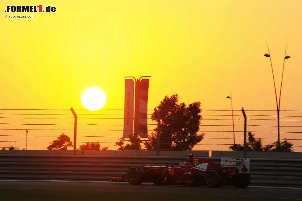 Corriere dello Sport (Italien): "Alonsos Show genügt nicht. Vettel holt auf und schafft Platz drei. Er hat ein wahnsinniges Auto. Vettel hat in Abu Dhabi all sein Talent als Pilot gezeigt, das bisher hinter dem absoluten Wert seines Red Bull versteckt war. Der kaltblütige Buchhalter auf der Flucht ist zu einem Barbaren geworden, zum Überhol-Piloten, der alle hinter sich lassen will. Vettel ist als Pilot auf Alonsos Ebene gestiegen und vielleicht darüber hinaus. Es ist immer sicherer, dass er seinen dritten Titel in Folge erobern wird." Foto zur News: Corriere dello Sport (Italien): "Alonsos Show genügt nicht. Vettel holt auf und schafft Platz drei. Er hat ein wahnsinniges Auto. Vettel hat in Abu Dhabi all sein Talent als Pilot gezeigt, das bisher hinter dem absoluten Wert seines Red Bull versteckt war. Der kaltblütige Buchhalter auf der Flucht ist zu einem Barbaren geworden, zum Überhol-Piloten, der alle hinter sich lassen will. Vettel ist als Pilot auf Alonsos Ebene gestiegen und vielleicht darüber hinaus. Es ist immer sicherer, dass er seinen dritten Titel in Folge erobern wird."