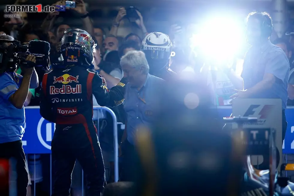 Tuttosport (Italien): "Vettel gut, aber vom Pech verfolgt. Trotz seines außerordentlichen Autos und einer unglaublichen Aufholjagd muss er sich mit dem dritten Platz begnügen. Mit einem perfekten Rennen kann Alonso noch den Titel erobern. Im Vordergrund stehen jedoch die Klasse und das Talent Räikkönens, der in dieser zweiten Phase seiner Karriere wieder einen Grand Prix gewonnen hat." Foto zur News: Tuttosport (Italien): "Vettel gut, aber vom Pech verfolgt. Trotz seines außerordentlichen Autos und einer unglaublichen Aufholjagd muss er sich mit dem dritten Platz begnügen. Mit einem perfekten Rennen kann Alonso noch den Titel erobern. Im Vordergrund stehen jedoch die Klasse und das Talent Räikkönens, der in dieser zweiten Phase seiner Karriere wieder einen Grand Prix gewonnen hat."