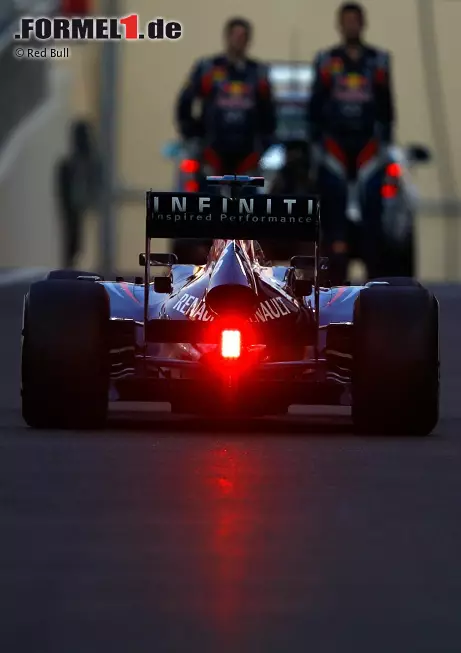 Foto zur News: El Pais (Spanien): "Wieder eine stratosphärische Herausforderung für Red Bull: Vettel legt die größte Aufholjagd in 20 Jahren hin."