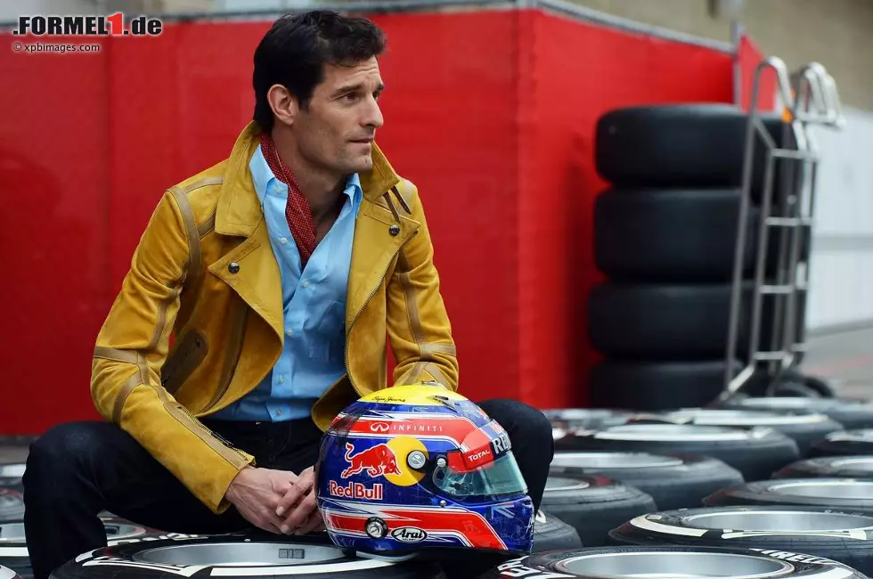 Foto zur News: Am liebsten hätte sich Mark Webber am Sonntag auf dem Podium einen der Pirelli-Cowboyhüte aufgesetzt, aber Hamilton, Vettel und Alonso wirkten damit ohnehin ein bisschen lächerlich. Da gab der "Aussie" im Texas-Leder die wesentlich bessere Figur ab.