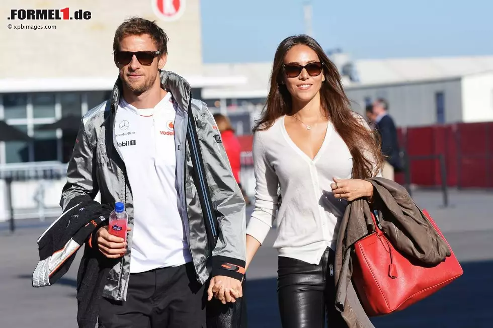 Foto zur News: Jenson Button in Begleitung seiner Langzeit-Freundin Jessica Michibata.