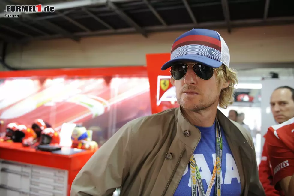In Austin war halb Hollywood, in Sao Paulo war die Promidichte wesentlich geringer - wahrscheinlich wegen der hohen Kriminalitätsrate rund um die Strecke. Aber Schauspieler Owen Wilson ließ sich dennoch nicht davon abhalten, die Einladung von Ferrari anzunehmen. Foto zur News: In Austin war halb Hollywood, in Sao Paulo war die Promidichte wesentlich geringer - wahrscheinlich wegen der hohen Kriminalitätsrate rund um die Strecke. Aber Schauspieler Owen Wilson ließ sich dennoch nicht davon abhalten, die Einladung von Ferrari anzunehmen.