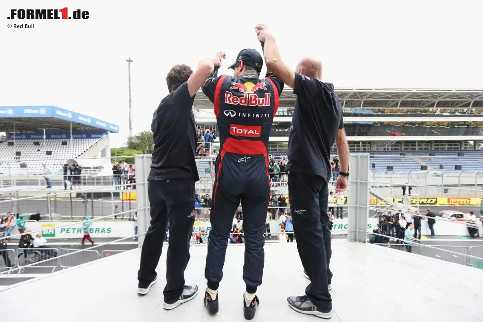 Die drei Musketiere von Red Bull: Teamchef Christian Horner, Sebastian Vettel und Adrian Newey sind die wichtigsten Schlüsselfiguren hinter der Erfolgsgeschichte des Energydrink-Herstellers in der Formel 1. Foto zur News: Die drei Musketiere von Red Bull: Teamchef Christian Horner, Sebastian Vettel und Adrian Newey sind die wichtigsten Schlüsselfiguren hinter der Erfolgsgeschichte des Energydrink-Herstellers in der Formel 1.