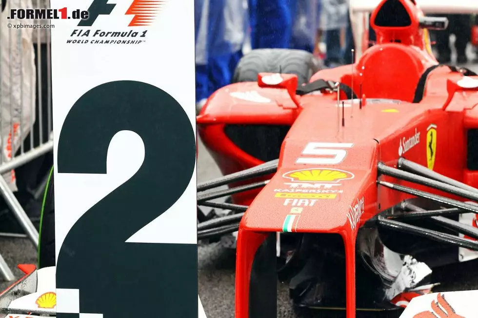 Foto zur News: Marca (Spanien): "Es sollte nicht sein. Alonso wurde Zweiter in Brasilien, war nah dran, konnte aber nicht verhindern, dass Sebastian Vettel seine dritte WM in Folge gewann. Alonso war ein Meister, nur drei Punkte von der Sensation entfernt. Vettel betritt den Klub der Dreifach-Meister."