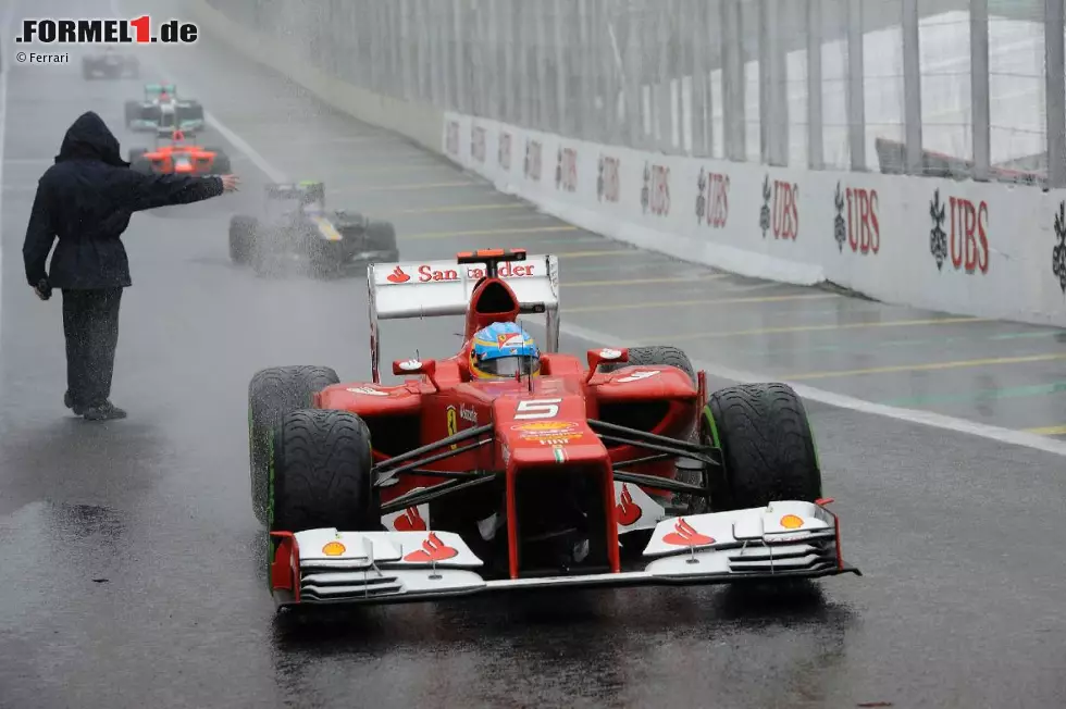Foto zur News: Sport (Spanien): "Alonso war dem Wunder nahe. Die Prognose hat sich bewahrheitet: Vettel schafft seinen dritten WM-Titel. Es war ein Infarkt-Rennen. &#039;Schumi&#039; geht mit einem Lächeln und einem würdigen siebten Platz."