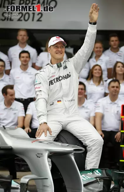 Foto zur News: As (Spanien): "Das Wunder war nicht möglich, Vettel ist der Meister. Der bessere Pilot hat verloren. Wir sind stolz auf Alonso. Er streichelte den Titel und wurde Zweiter. Schumacher verabschiedet sich vom großen Zirkus, der &#039;Kaiser&#039; sagt Adios."