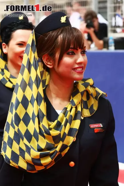 ... und bei den Grid-Girls handelte es sich um Stewardessen des Grand-Prix-Titelsponsors Gulf Air, ... Foto zur News: ... und bei den Grid-Girls handelte es sich um Stewardessen des Grand-Prix-Titelsponsors Gulf Air, ...