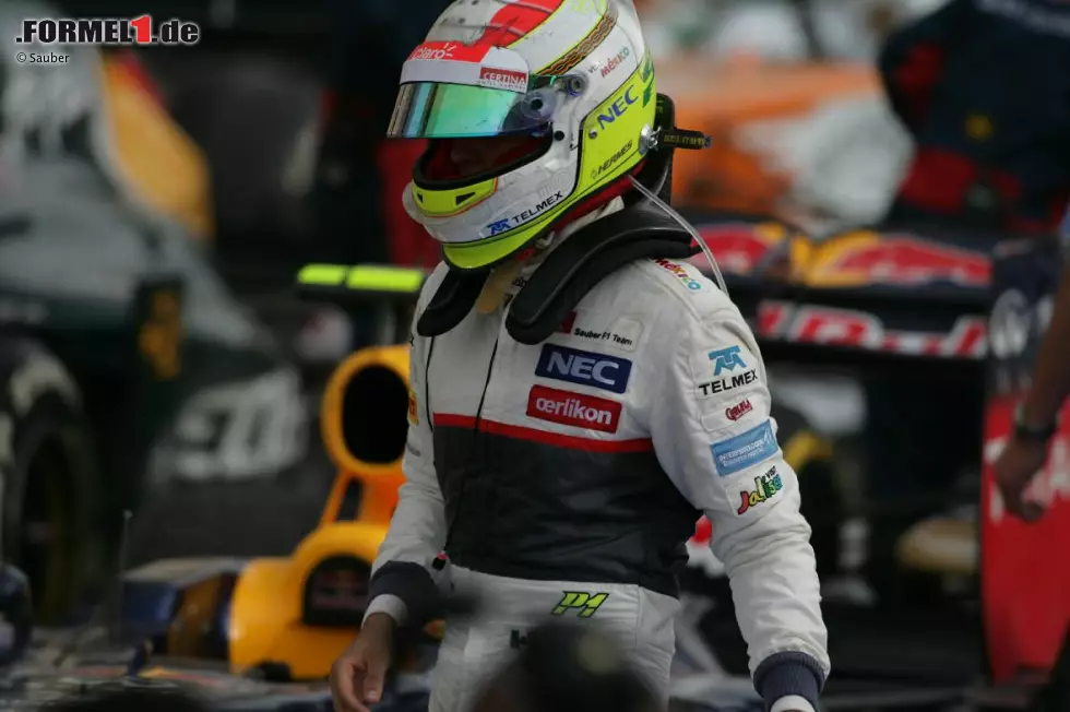 Blick (Schweiz): "Sauber geht leer aus - Frankreich-Schweizer Grosjean auf Podest. Raketen-Vettel siegt vor Comeback-Kimi! Was für ein Fight! Sebastian Vettel und Kimi Räikkönen dominieren den Grand Prix von Bahrain. Dahinter strahlt mit Romain Grosjean ein halber Schweizer. Die beiden Sauber gehen leer aus. Erstaunlich die Leistung von Michael Schumacher. Der Rekordweltmeister startet aus der Boxengasse, pflügt sich aber durchs ganze Feld und landet auf dem zehnten Platz." Foto zur News: Blick (Schweiz): "Sauber geht leer aus - Frankreich-Schweizer Grosjean auf Podest. Raketen-Vettel siegt vor Comeback-Kimi! Was für ein Fight! Sebastian Vettel und Kimi Räikkönen dominieren den Grand Prix von Bahrain. Dahinter strahlt mit Romain Grosjean ein halber Schweizer. Die beiden Sauber gehen leer aus. Erstaunlich die Leistung von Michael Schumacher. Der Rekordweltmeister startet aus der Boxengasse, pflügt sich aber durchs ganze Feld und landet auf dem zehnten Platz."